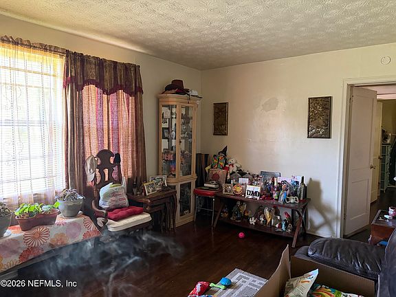 4th image of 3157 W 9TH Street
