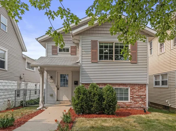 3750 E Barnard AVENUE, Cudahy, WI 53110