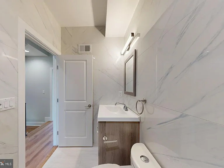 511 N Paxon St — Photo 17