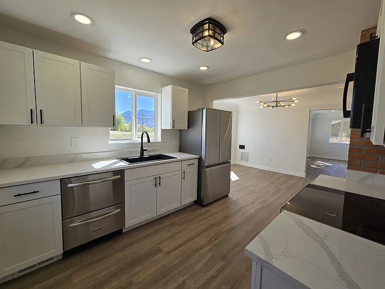 738 E Fountain Blvd — Photo 5