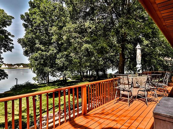 3rd image of 304 Candlewick Dr SE