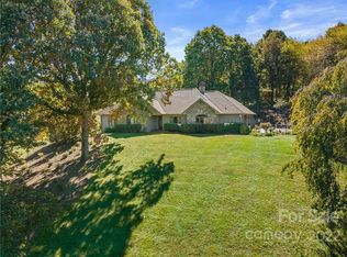 28 Pondview Dr, Clyde, NC 28721