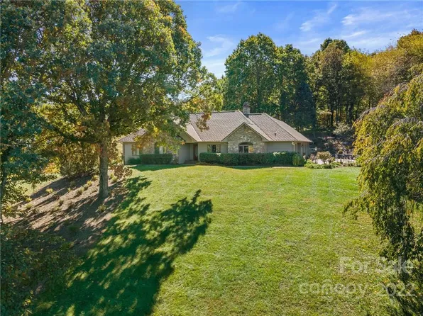 28 Pondview Dr, Clyde, NC 28721