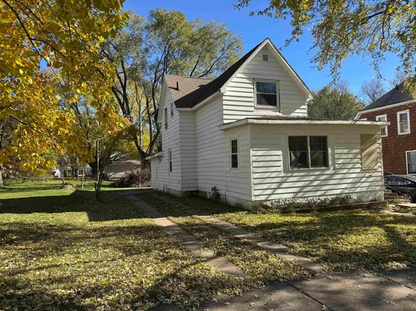 141 2nd Ave NW, Oelwein, IA 50662