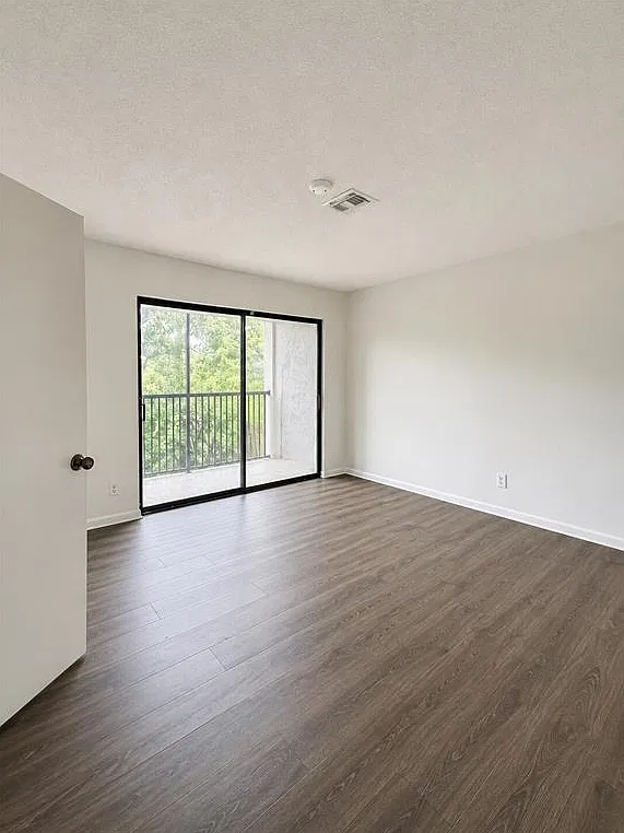 2 bed, 2.5 bath, 1160 sqft, $2,000 — Photo 4