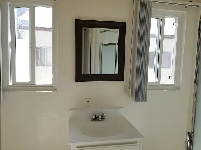 725 S New Hampshire Ave #7 — Photo 2