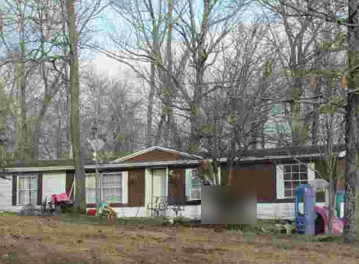 2nd image of 808 E Buzzards Roost Rd