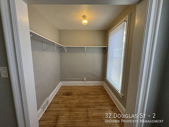 4th image of 32 Douglas St #2