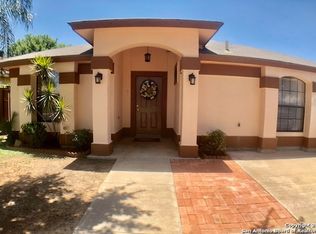 805 Prancer Rd, Laredo, TX 78045