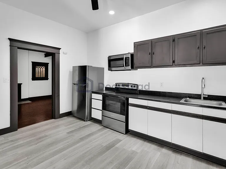 1803 E Yandell Dr — Photo 20