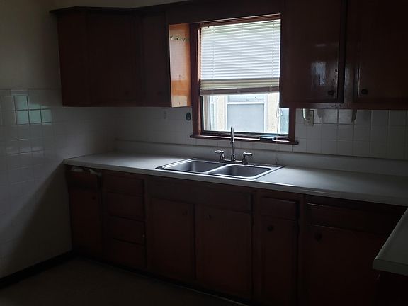 3rd image of 201 Lisbon Ave