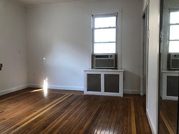 4th image of 3767 Olinville Ave #2-0