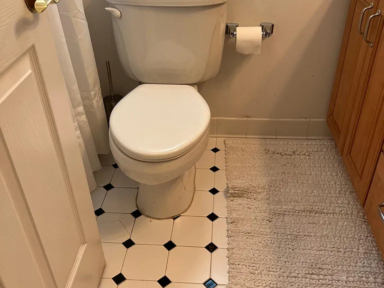 Level 2
Full Bathroom 1
