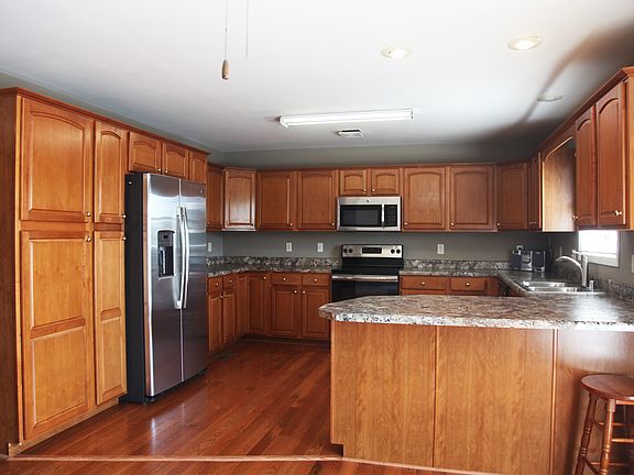 4th image of 1031 Heathcliff Dr