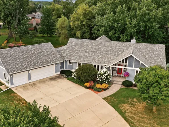 425 Lally Ct, Zumbrota, MN 55992
