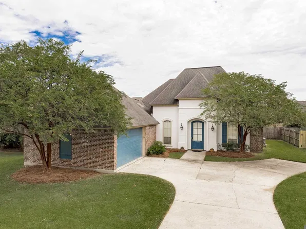 13230 Oak Knoll Dr, Geismar, LA 70734
