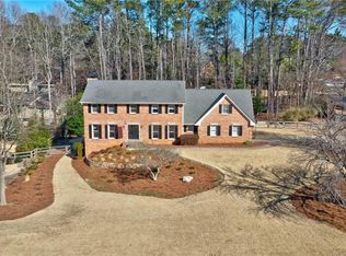 2805 Roxburgh Dr, Roswell, GA 30076