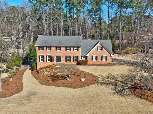 2805 Roxburgh Dr, Roswell, GA 30076