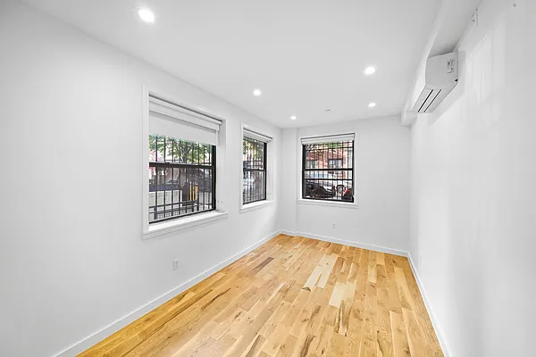 Rented by Nooklyn NYC LLC | media 7