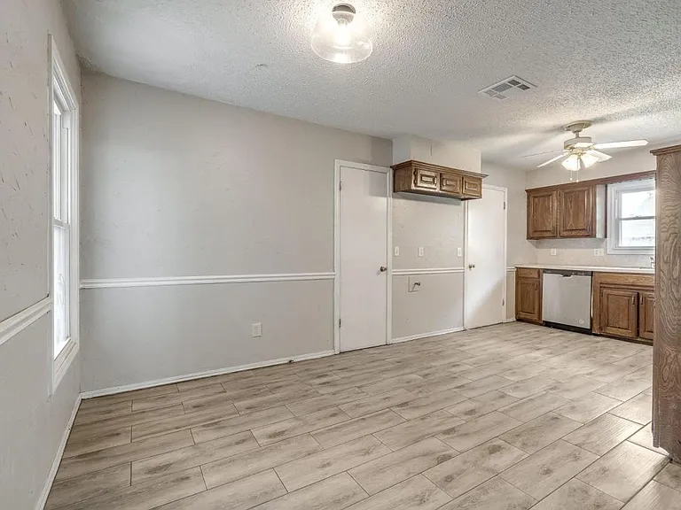 523 N Robin Way — Photo 13
