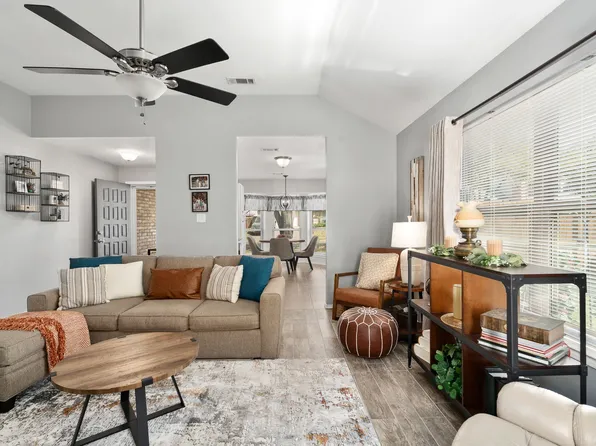 425 Caviness Dr, Grapevine, TX 76051