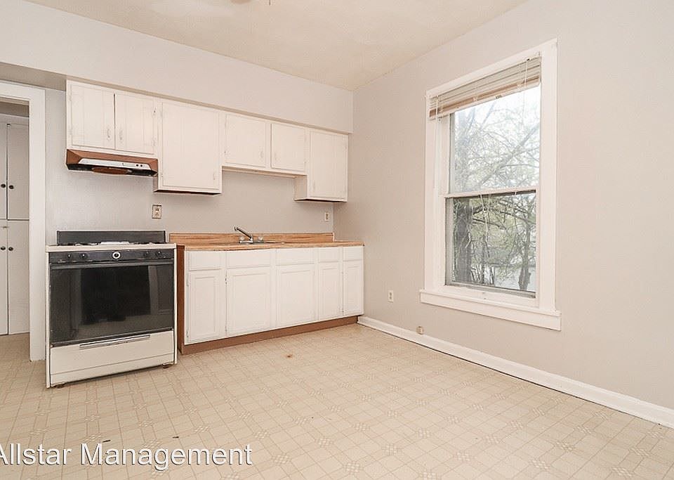 1st image of 225 Gates Ave #Up