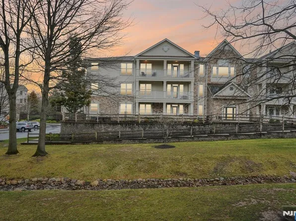 1209 Holly Ln #141, Cedar Grove, NJ 07009