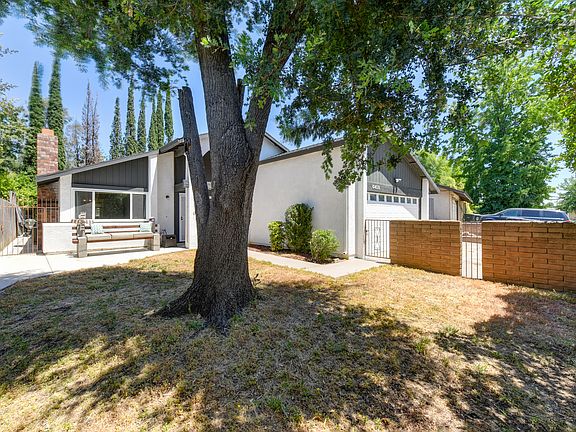 3rd image of 6409 Carmelwood Dr