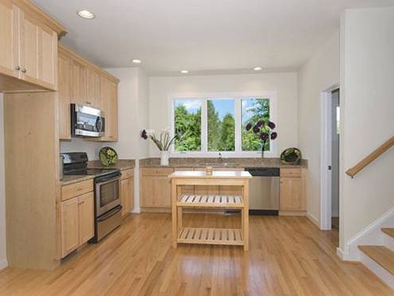 3rd image of 1013 Linden Ave APT X