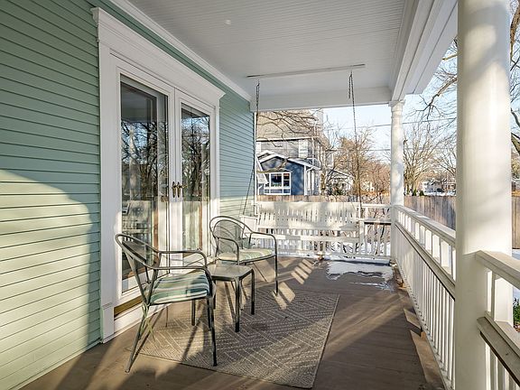 3rd image of 611 W Elm Ave