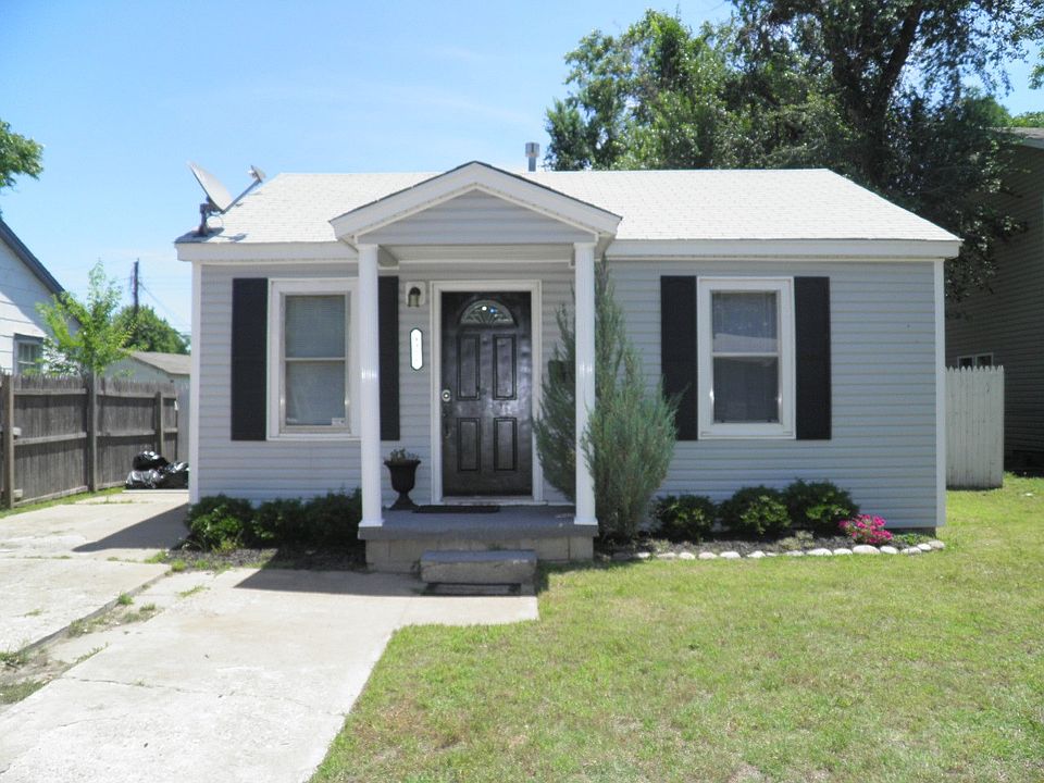 1st image of 4908 N Willow Ave