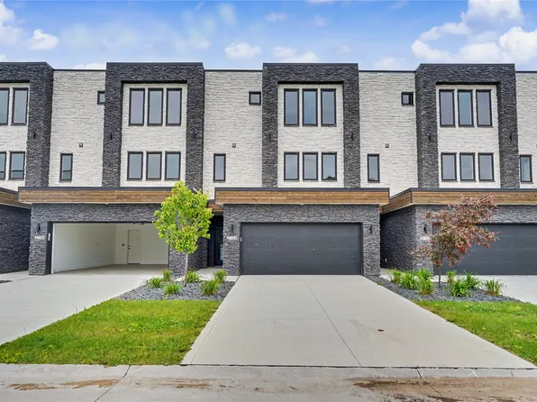 2738 Fleur Dr, Des Moines, IA 50321
