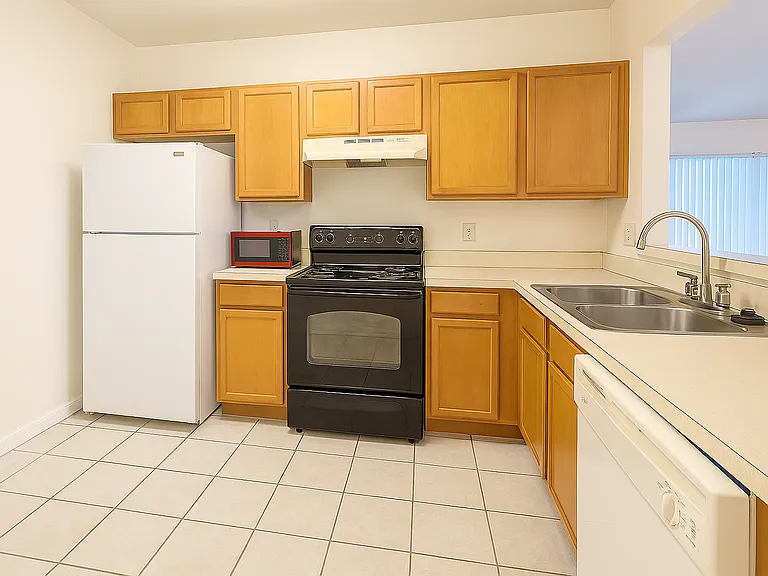 9525 Grovedale Cir #202 — Photo 4