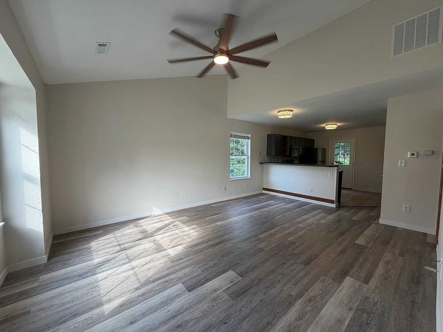 4 bed, 1380 sqft, $1,500 — Photo 2