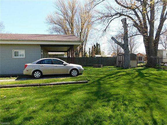 2nd image of 2435 Linwood Dr