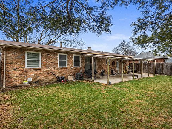 3rd image of 1502 Powers Ln