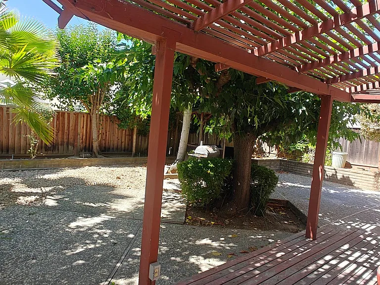 714 Liverpool Way — Photo 2