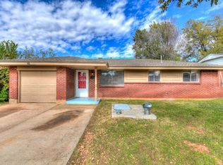 633 SW 1st St, Moore, OK 73160