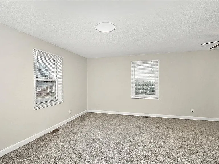 2300 Vanderbilt Rd — Photo 13