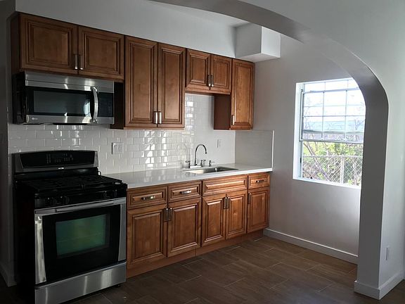 5th image of 2310 Bellevue Ave