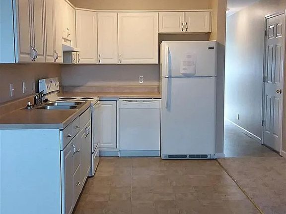 3rd image of 1011 W Poplar St #20