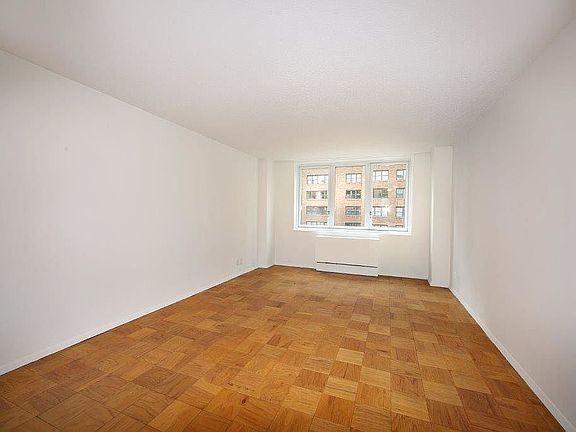 4th image of 115 E 34th St #1807