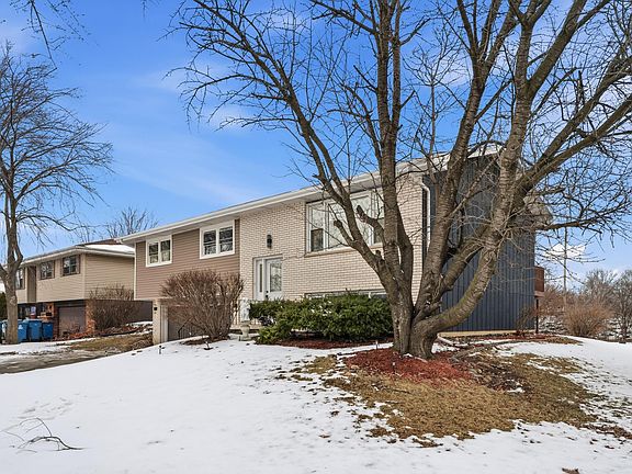 2nd image of 2417 Hickory Dr