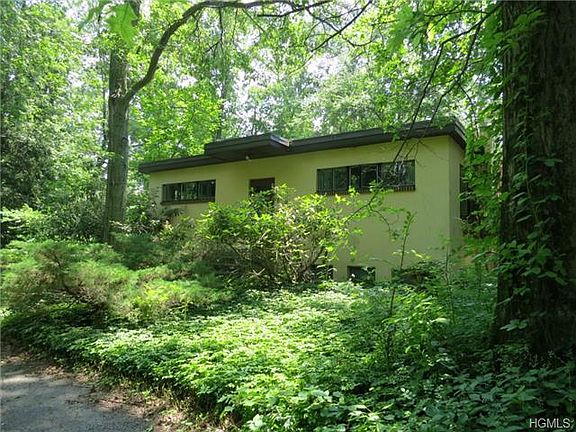 2nd image of 10 Dogwood Ln