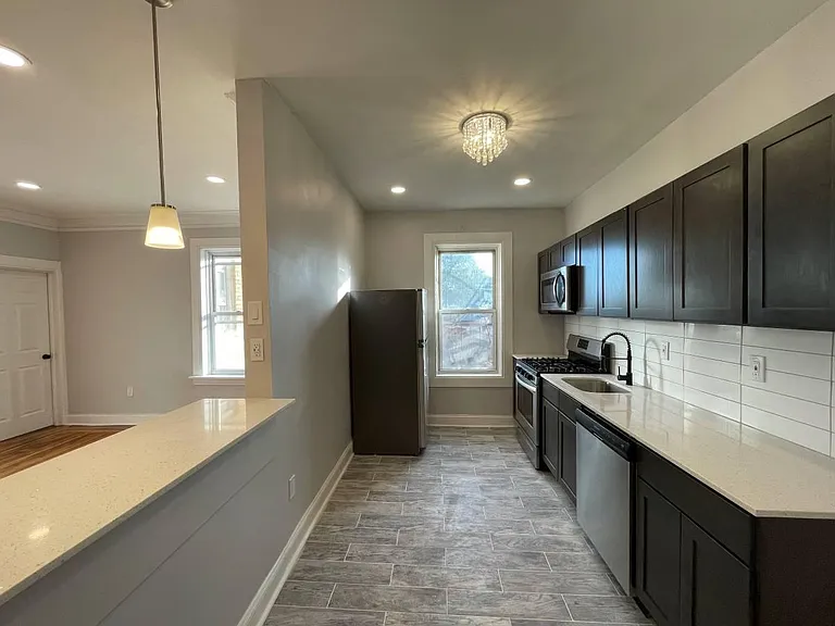 4 Dewitt Rd — Photo 2