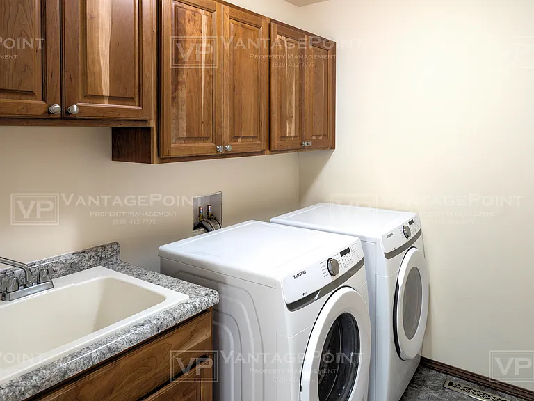 2250 Daly Dr — Photo 10