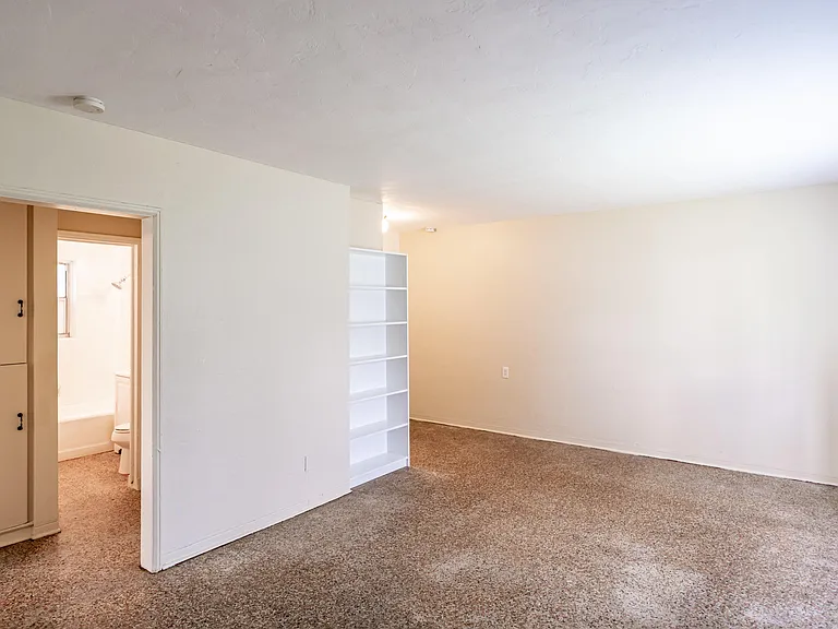 533 NE 2nd Ave — Photo 3