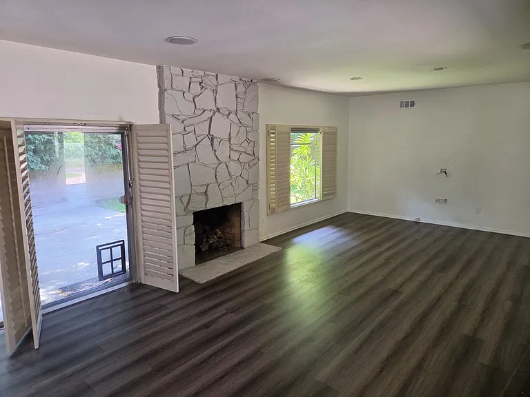 4734 Laurelgrove Ave — Photo 20