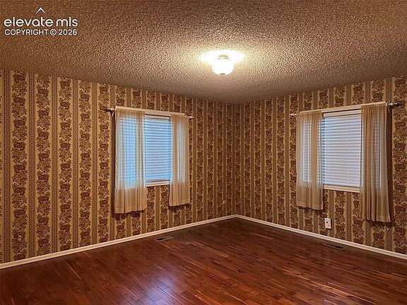 5th image of 3015 Springdowns Pl