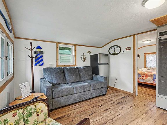 3rd image of 5124-8 Beechwood Ave